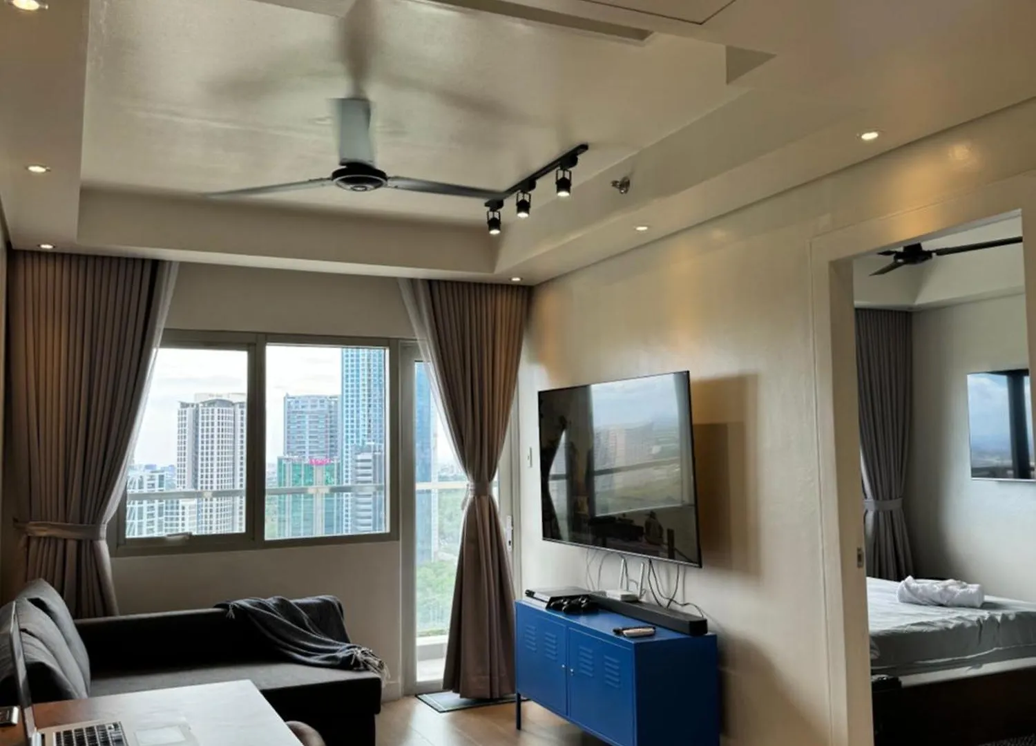 Modern 1Br Executive Suite L Best City View Of Bgc L The Residences Bcct Taguig