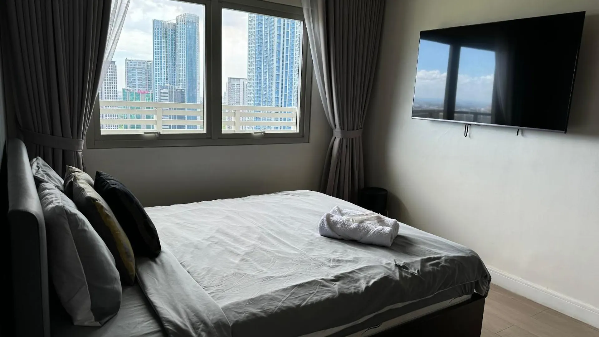 Aparthotel Modern 1Br Executive Suite L Best City View Of Bgc L The Residences Bcct Taguig