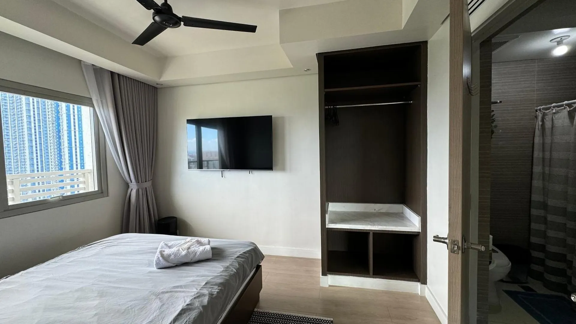 Modern 1Br Executive Suite L Best City View Of Bgc L The Residences Bcct Taguig Philippines
